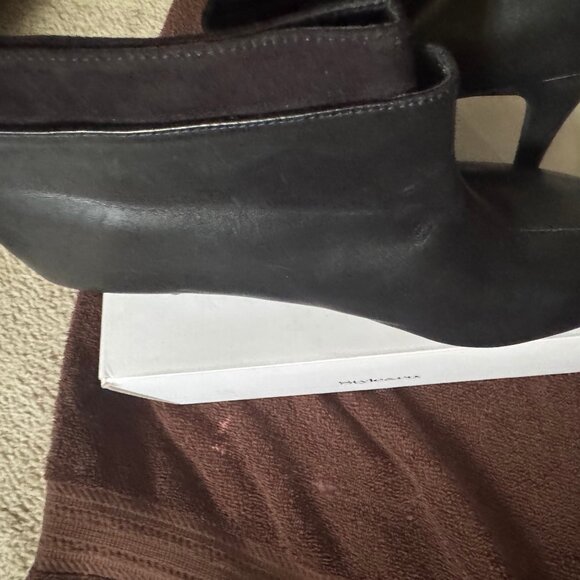 Me -Too Black Leather Ankle Bootie! - Picture 1 of 5
